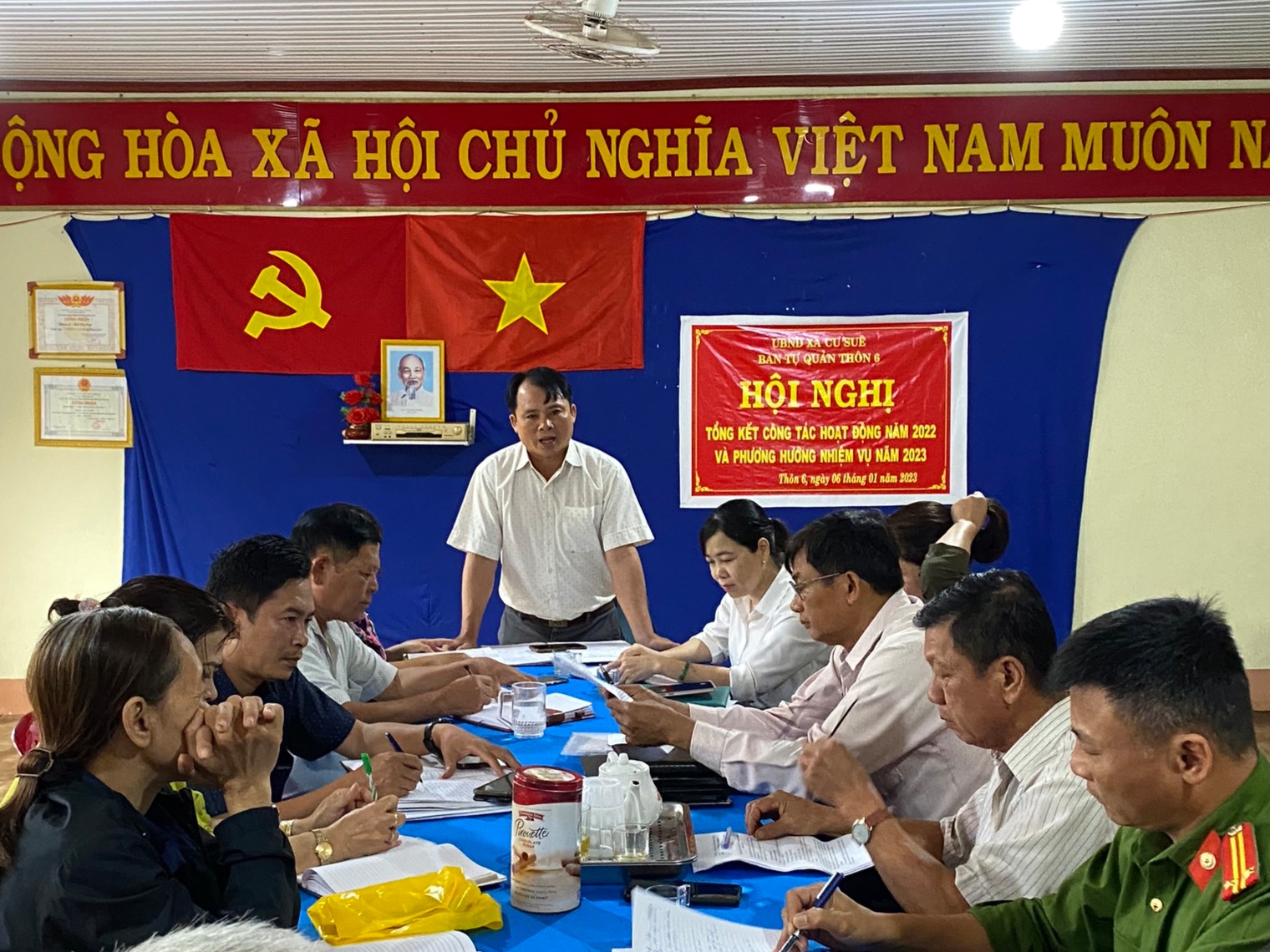 Chiều ngày 14/02/2023, Đoàn công tác của ĐU, HĐND, UBND và UBMTTQ xã Cư Suê làm việc với hệ thống chính trị đơn vị thôn 6